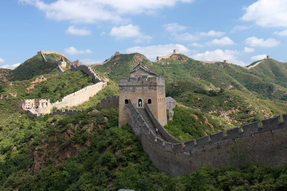 Beijing: Jinshanling, Simatai Wall and Gubei Water Town Tour — photo 4