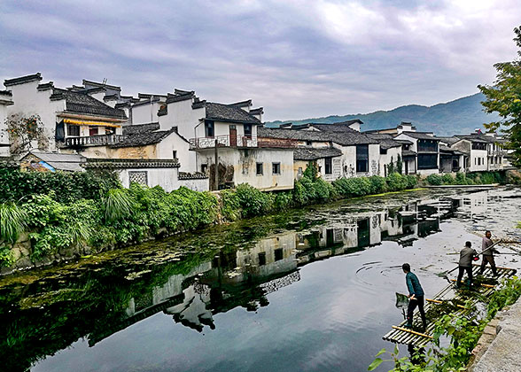 Tangmo Village